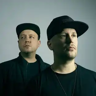 Hybrid Minds