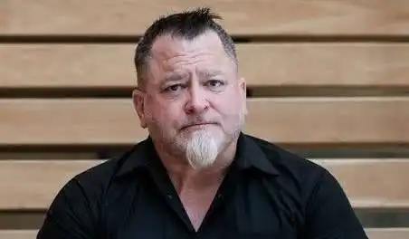 Luis Elizondo