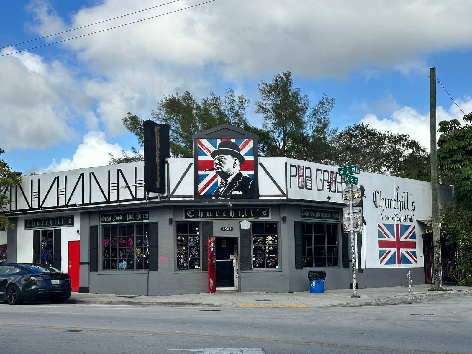 Churchill's Pub photo 3
