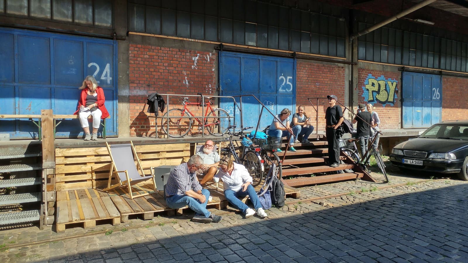 Halle 424 photo 3