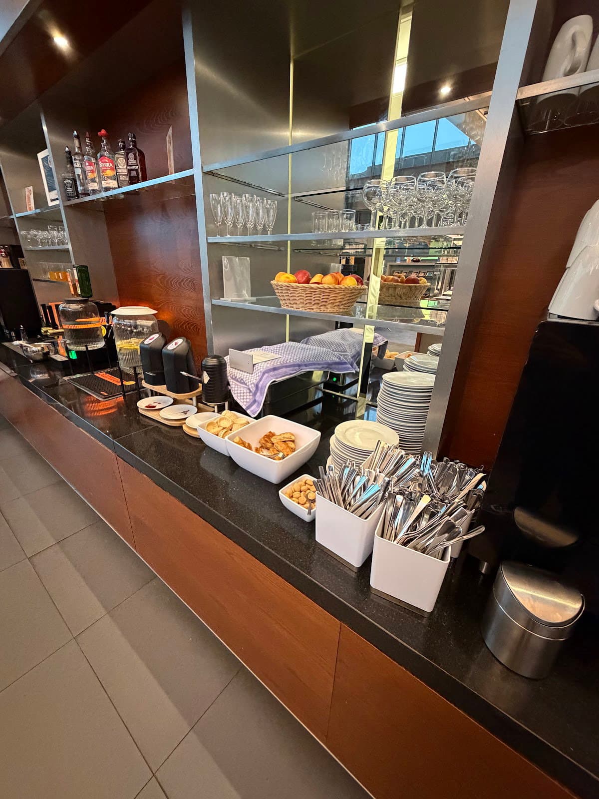 Airport Lounge photo 3