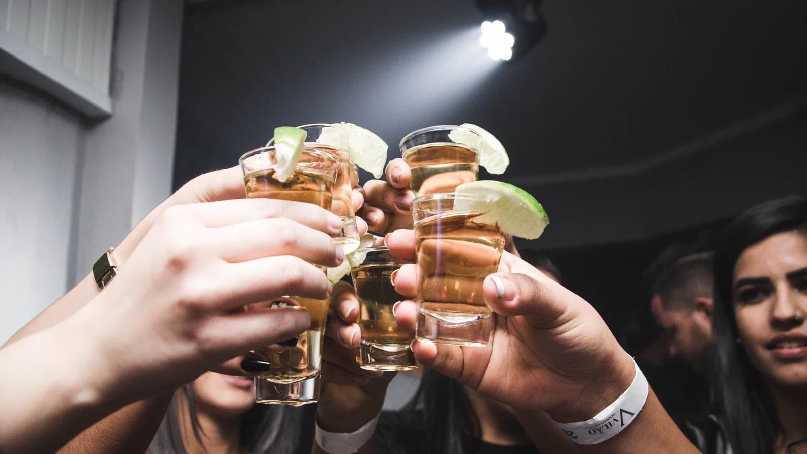 Berlin Night PubCrawl: 4 Locations, Welcome Shots + Clubeintritt event cover